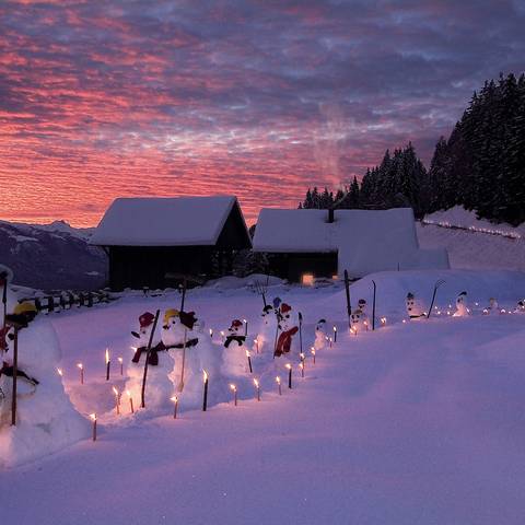 Schneemänner am Bauernhof in Kärnten