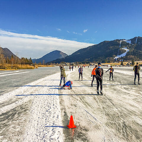 Eislaufen am Weissensee mit der Familie