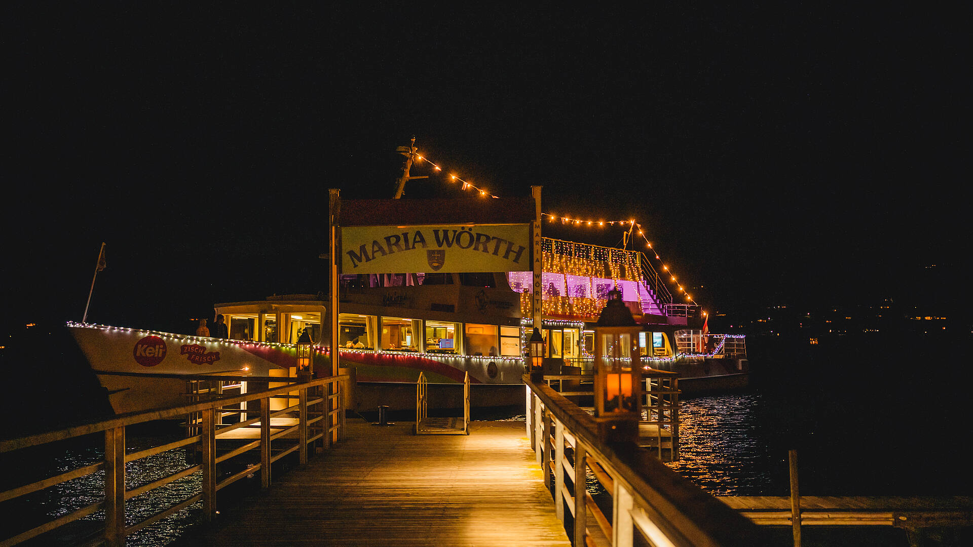 Kirchenadvent in Maria Wörth mit Adventschiff