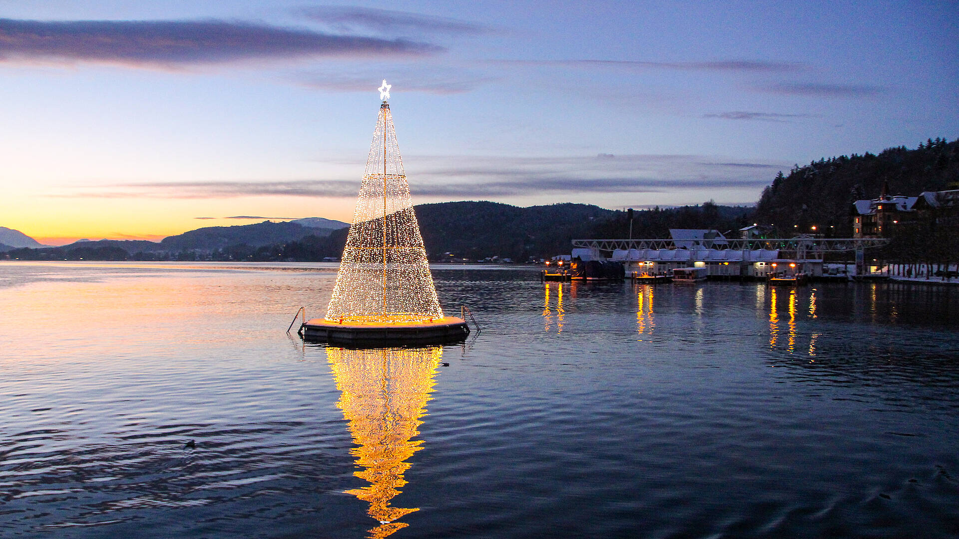 Advent Klagenfurt Winter Ostbucht Christbaum