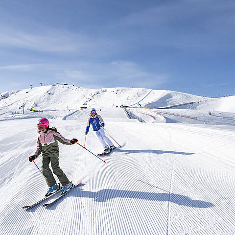 Skifahren in herrlicher Winterlandschaft