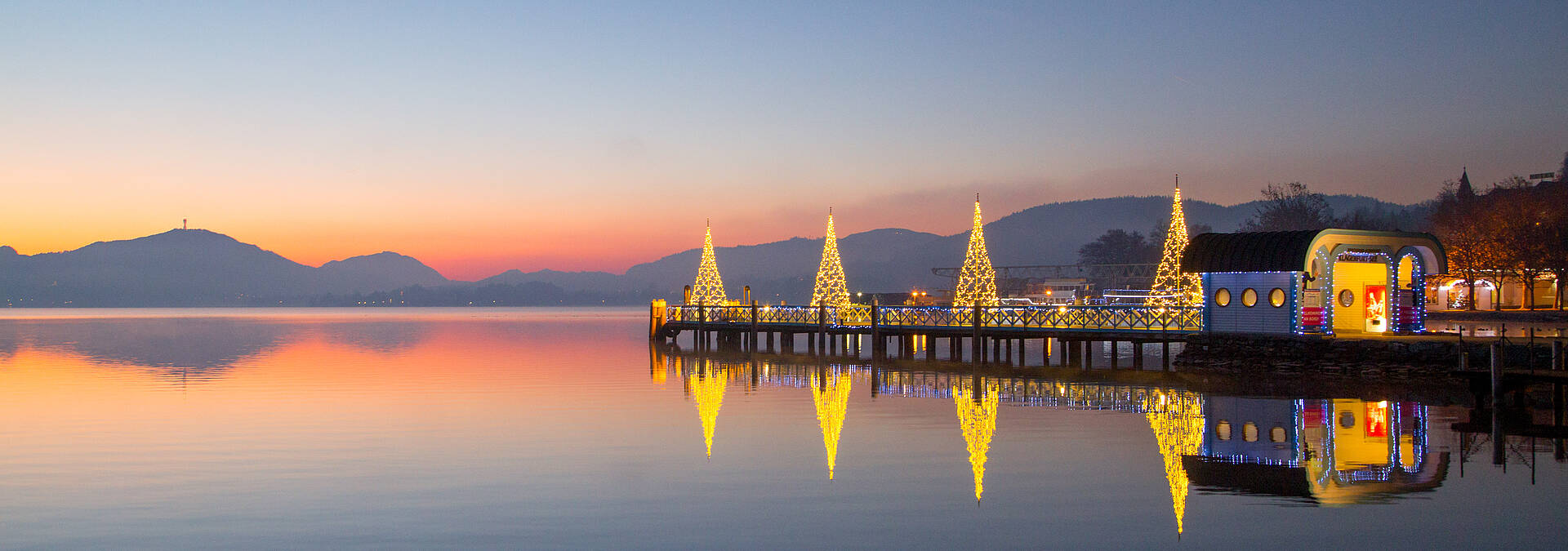 Advent Klagenfurt Highlight Winter Bootsanlegestelle Christbaum